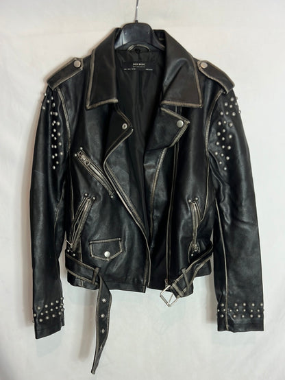 ZARA. Chaqueta estilo biker tachuelas. T L