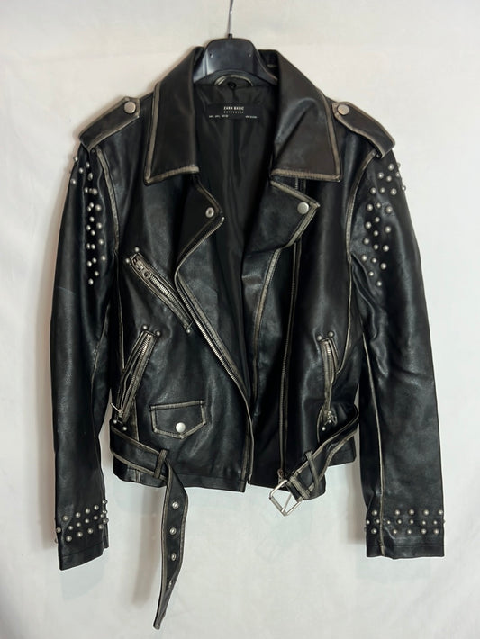 ZARA. Chaqueta estilo biker tachuelas. T L