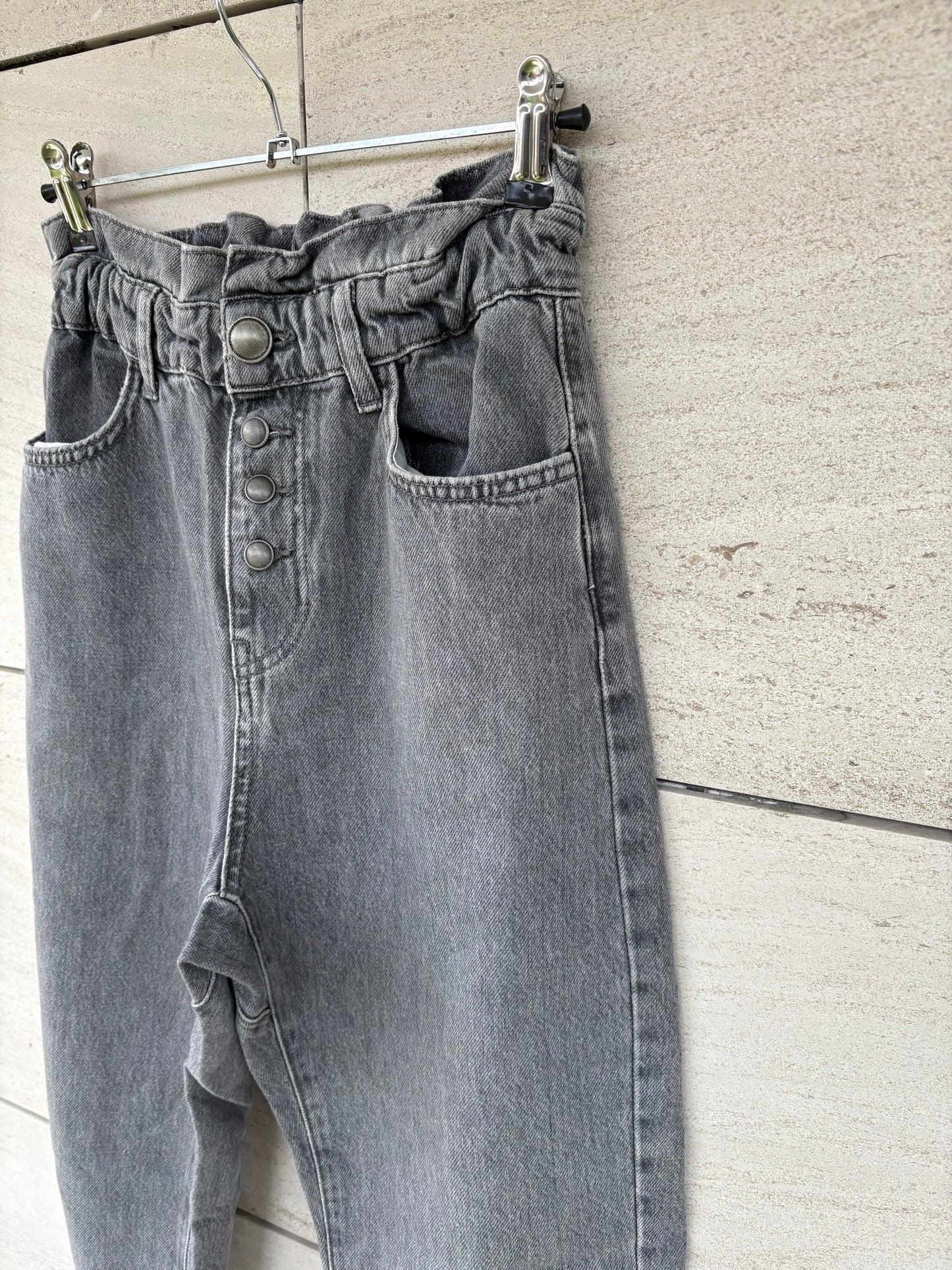 ZARA. Denim gris abotonado