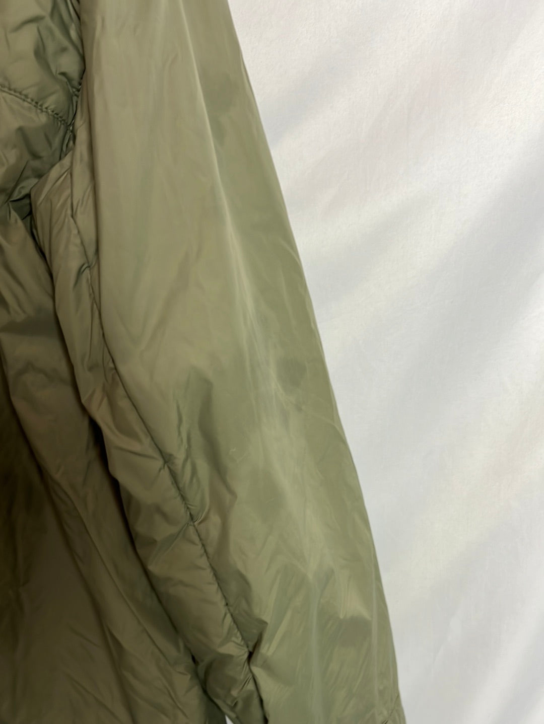 ZARA. Chaqueta verde acolchada. T XS (tara)