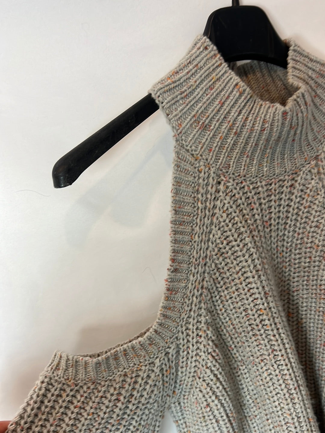 TULAROSA. Gray Ts shoulder sweater