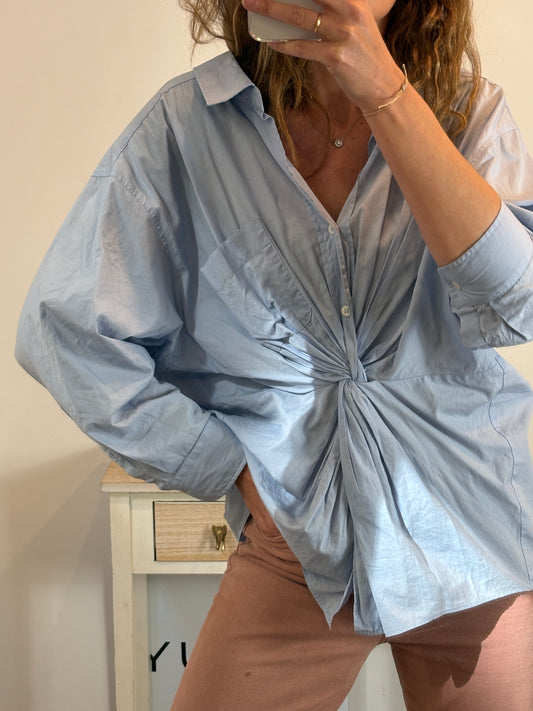 ZARA. Blusa azul fruncidos. T M