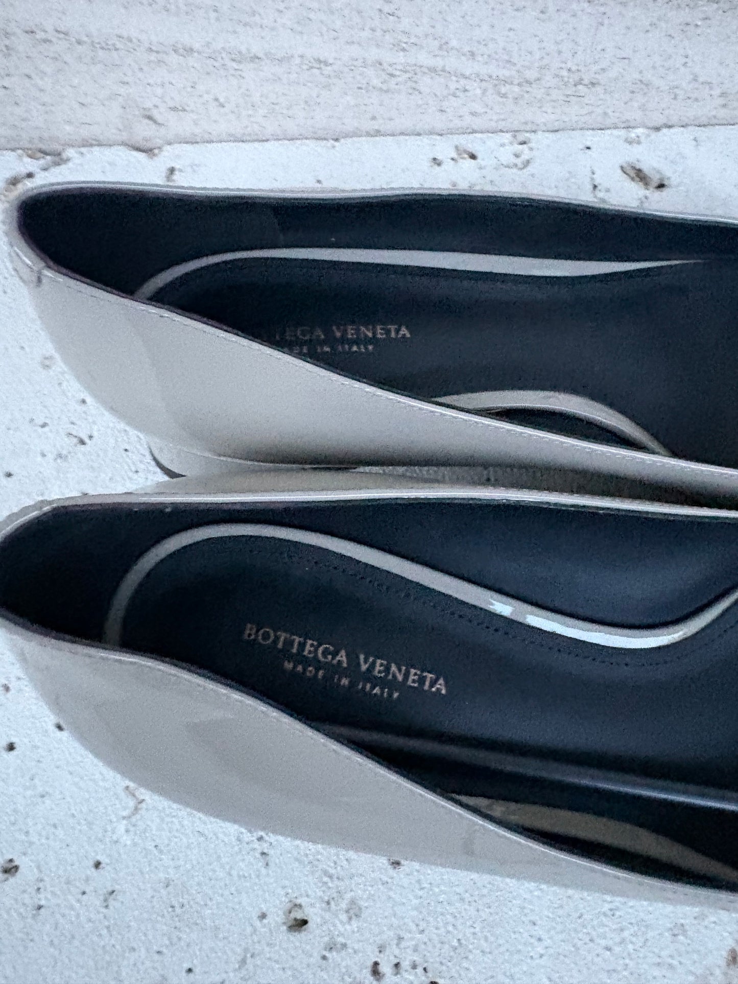 BOTTEGA VENETA. Bailarina gris detalle punta. T 39