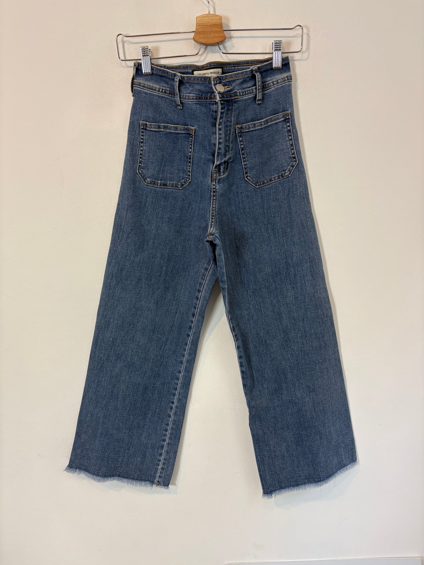 OTRAS. Denim cropped bolsillos