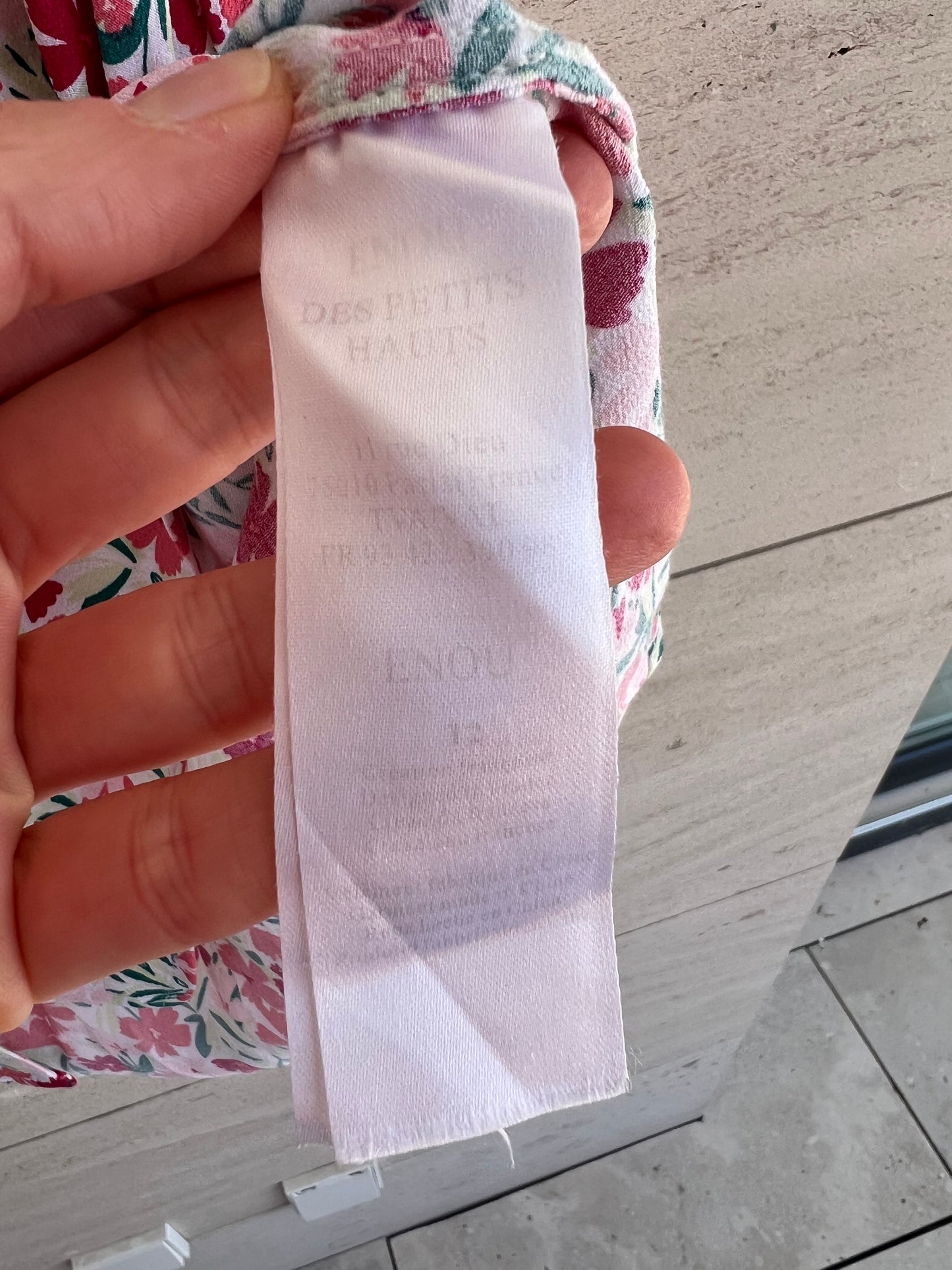 DES PETITS HAUTS. Flowing floral blouse. M