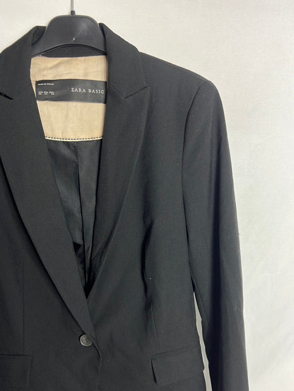 ZARA. Blazer negra básica T.36