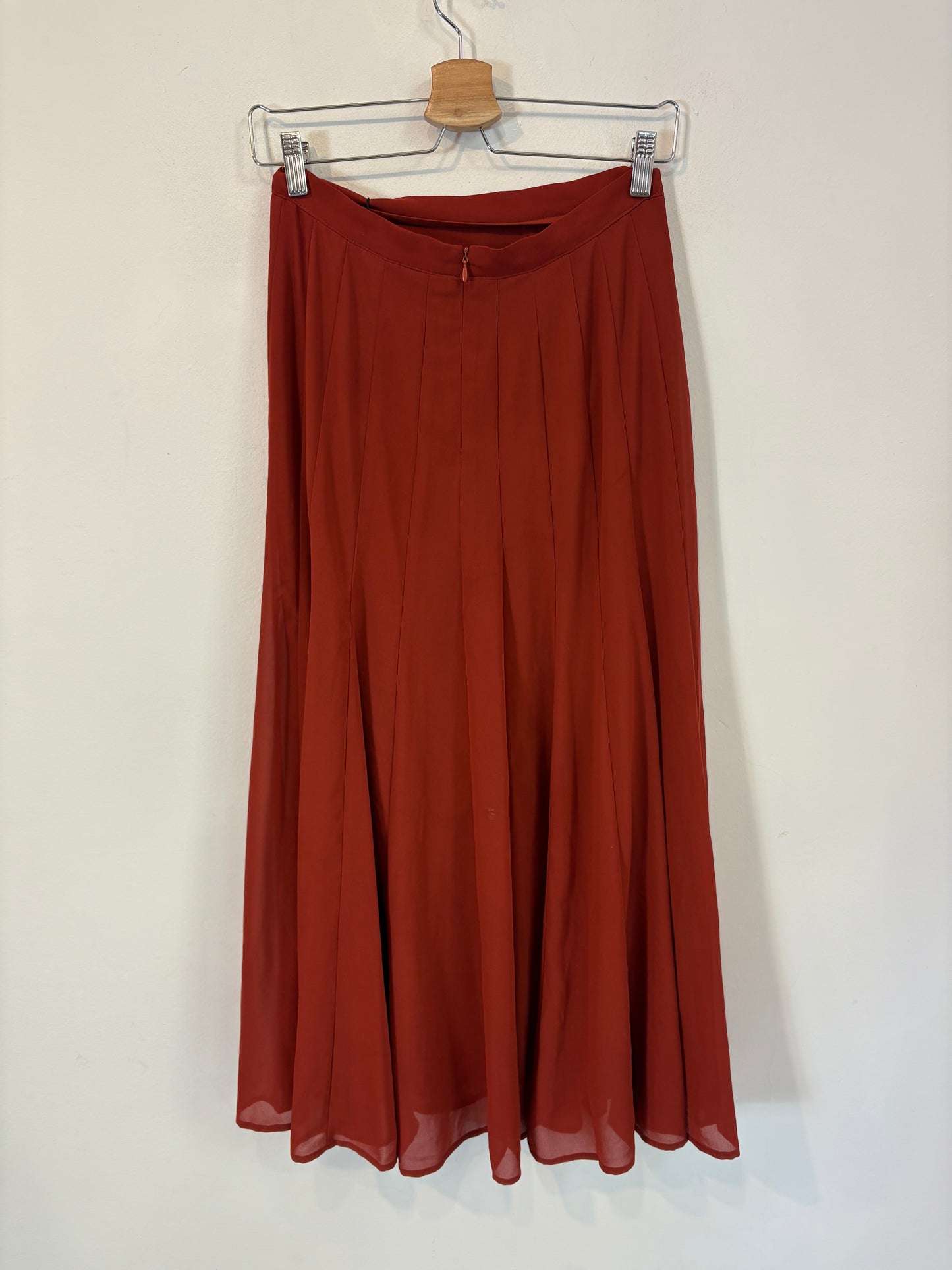 BIMANI. Conjunto top textura y falda fluida
