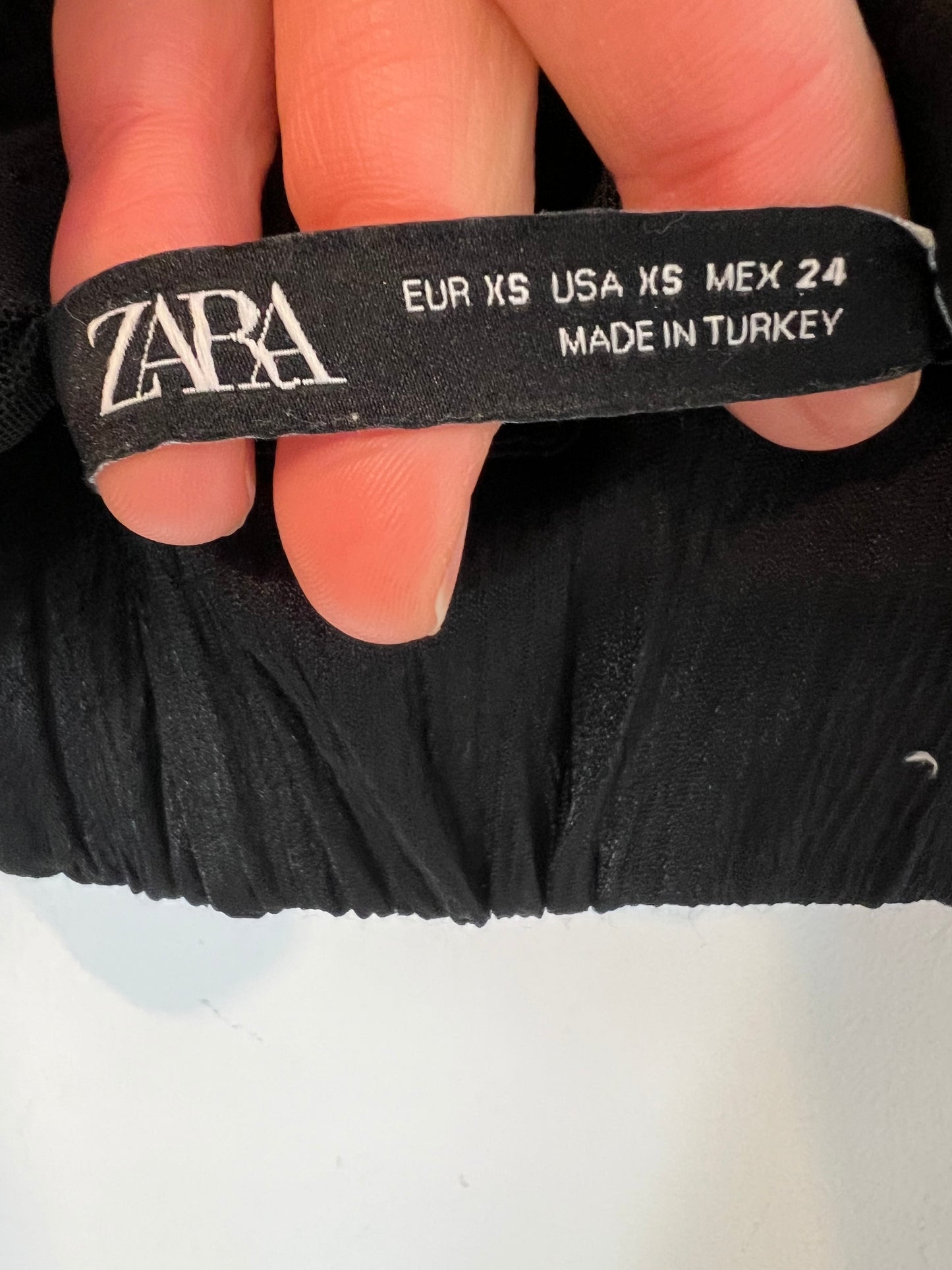 ZARA. Textured black crop top. Size XS