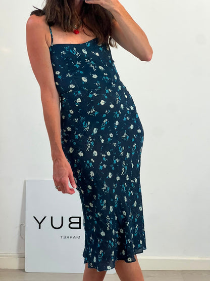 RÉALISATION. Vestido midi seda azul flores