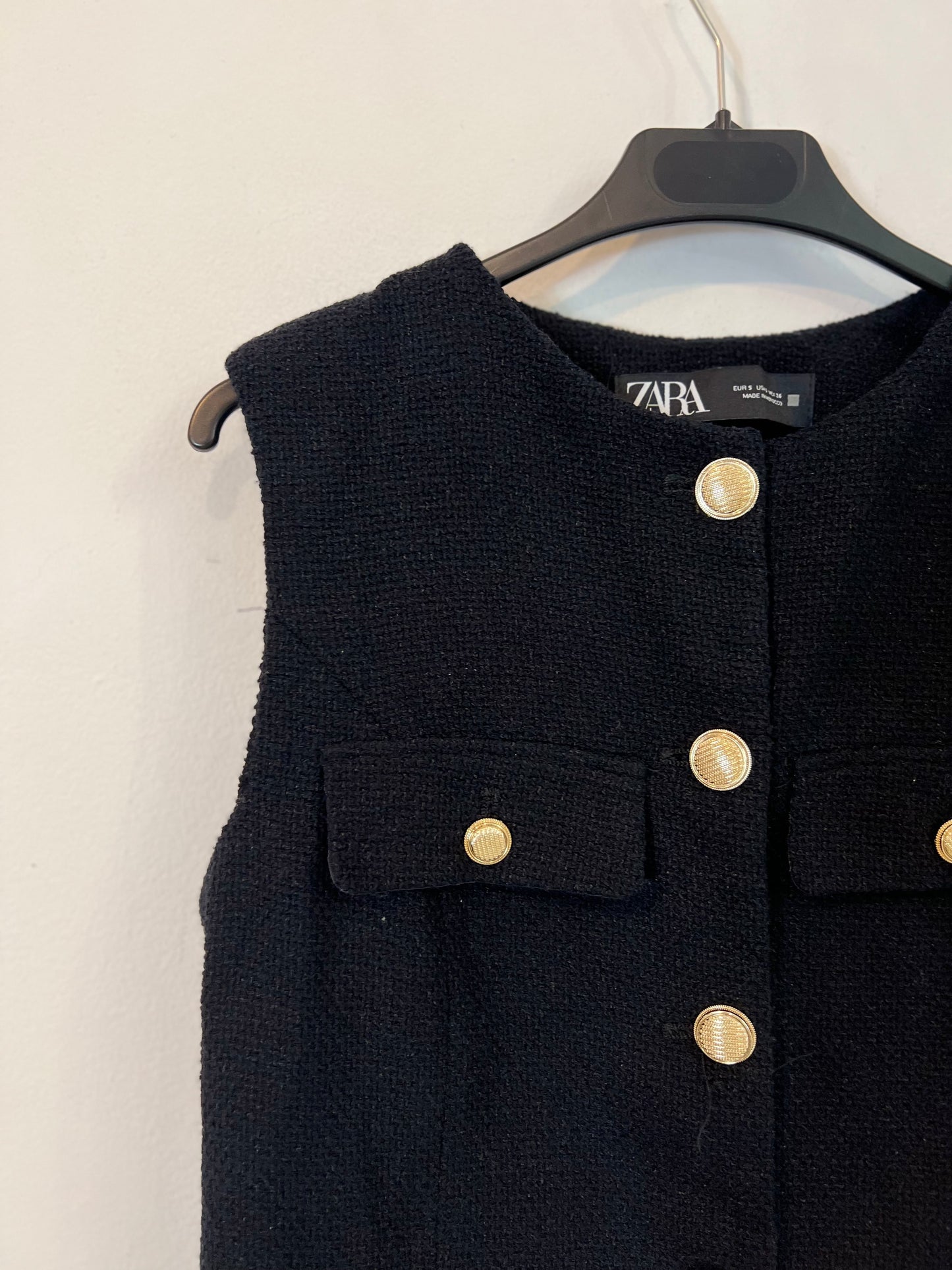 ZARA. Black textured vest Ts