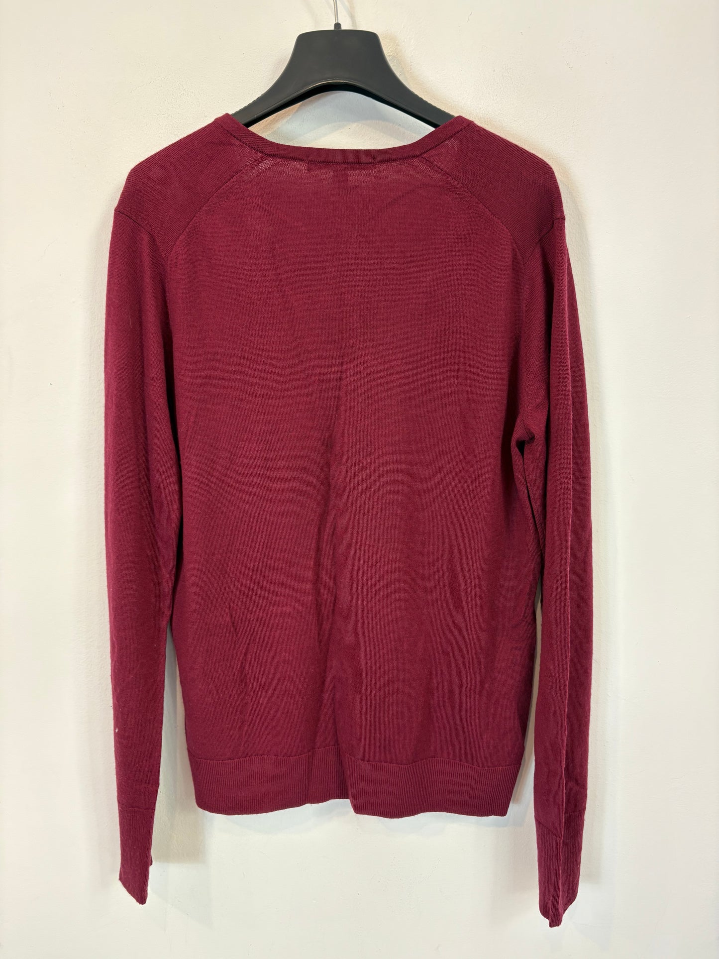 UNIQLO. Burgundy wool V-neck sweater. TS