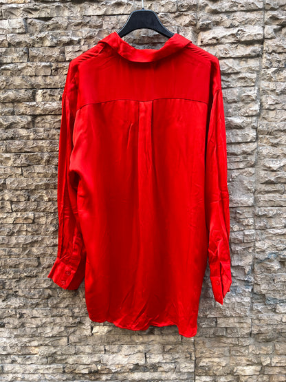 ZARA. Blusa roja satinada fluida. T XS (M)