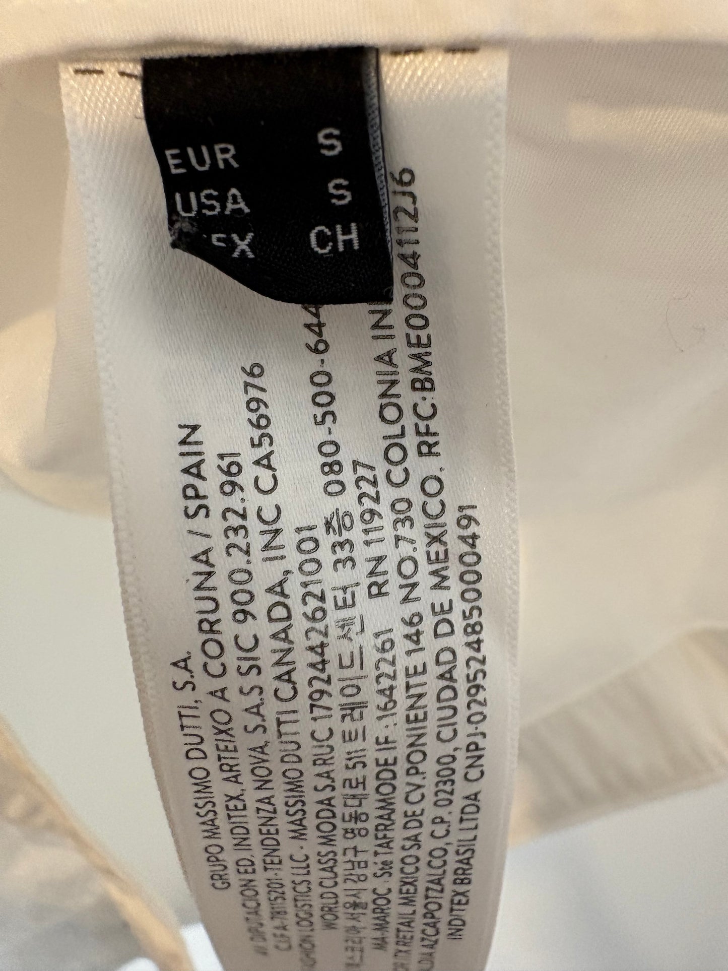 MASSIMO DUTTI. Blusa blanca botones