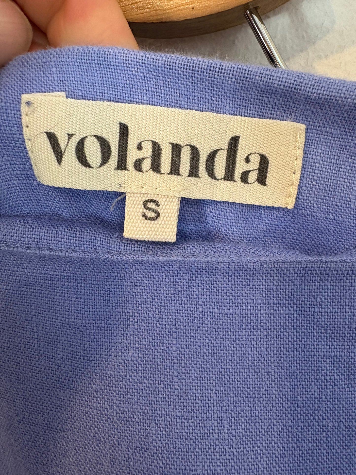VOLANDA. Total look top y falda lino morado