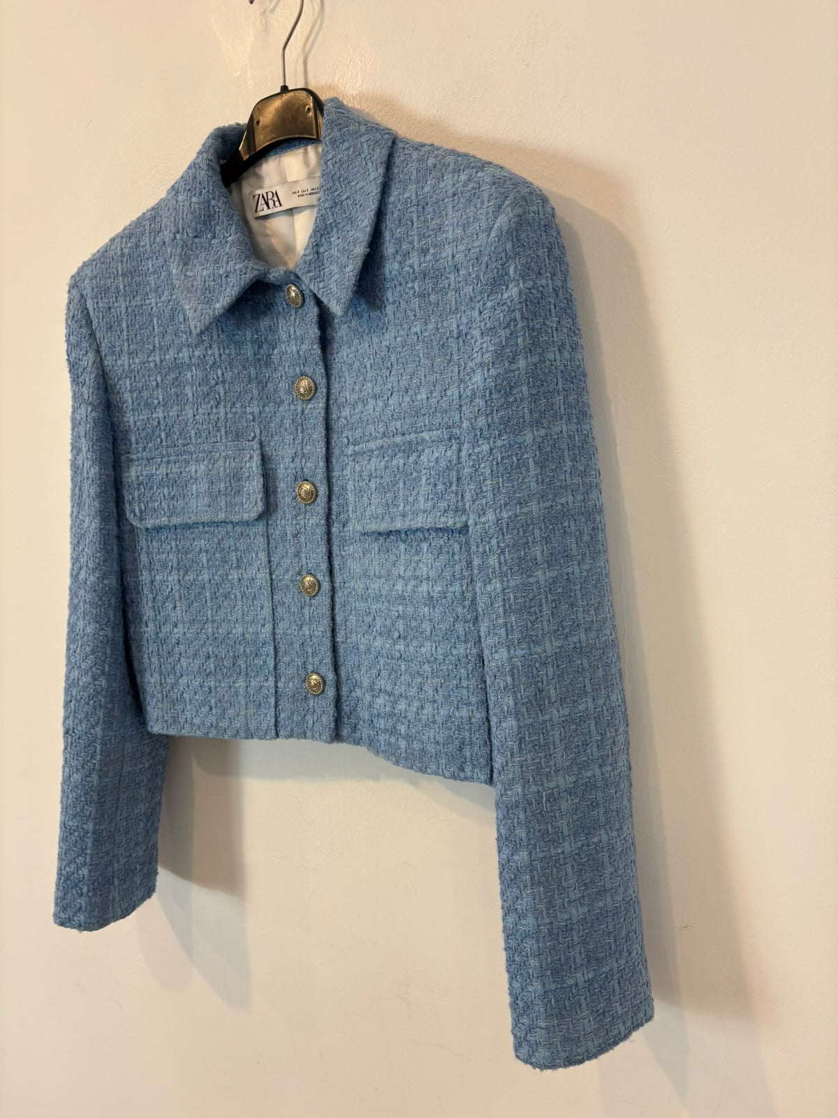 ZARA. Chaqueta tweed azul claro