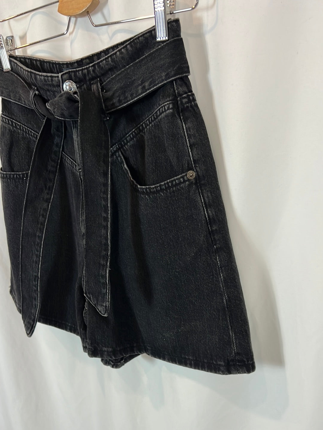 ZARA. Black denim shorts with skirt effect. T 36