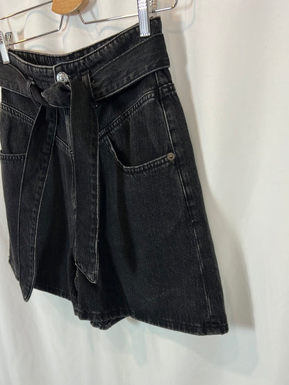 ZARA. Black denim shorts with skirt effect. T 36