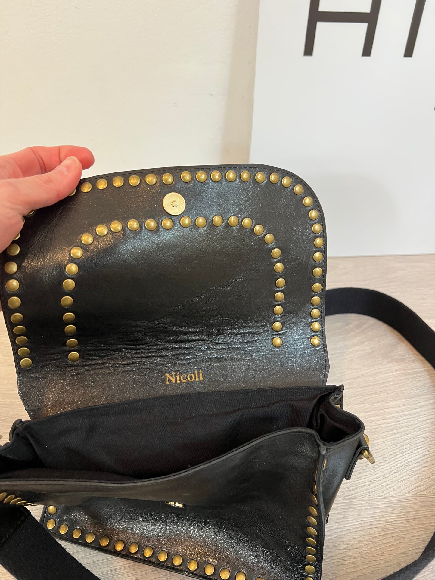 NICOLÍ. Bolso negro tachuelas