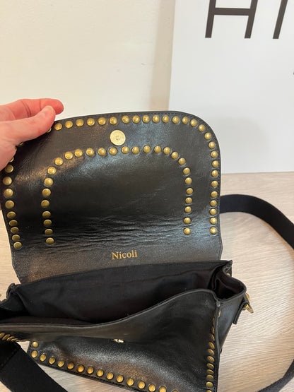 NICOLÍ. Bolso negro tachuelas