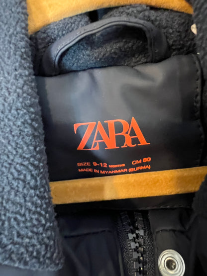 ZARA. Abrigo azul impermeable. T 9-12 meses