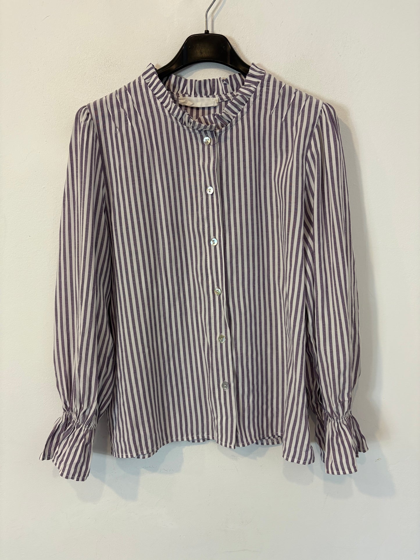AMEÉ. Blusa  rayas malva
