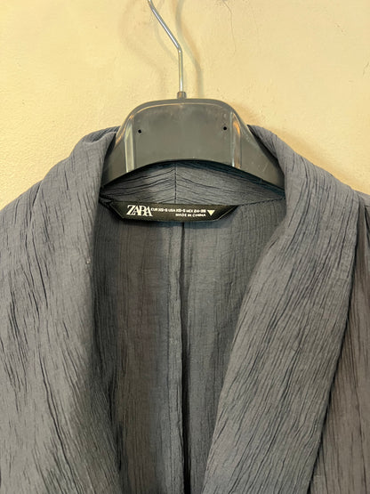 ZARA. Conjunto fluido gris blusa y shorts