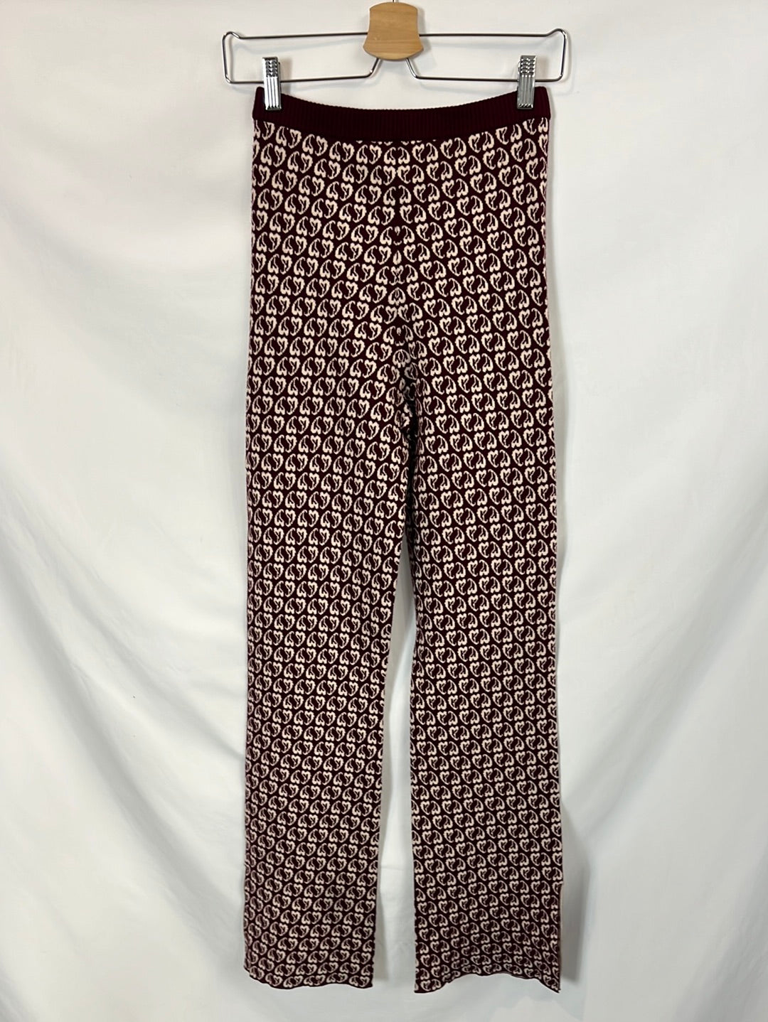 CLAUDIE PIERLOT. Total look punto burdeos estampado. T 1 (S)