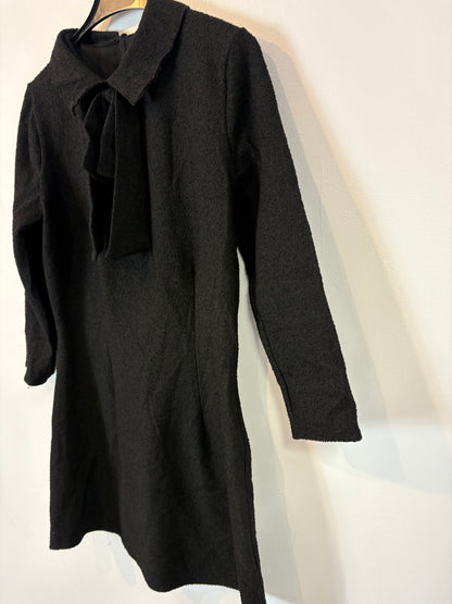 ZARA. Vestido negro textura lazada
