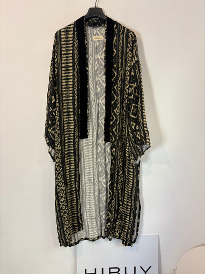 CATUCA. Kimono con terciopelo detalle espalda