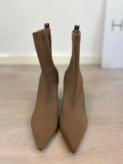 ´ZARA. Botin beige elástico. T 38