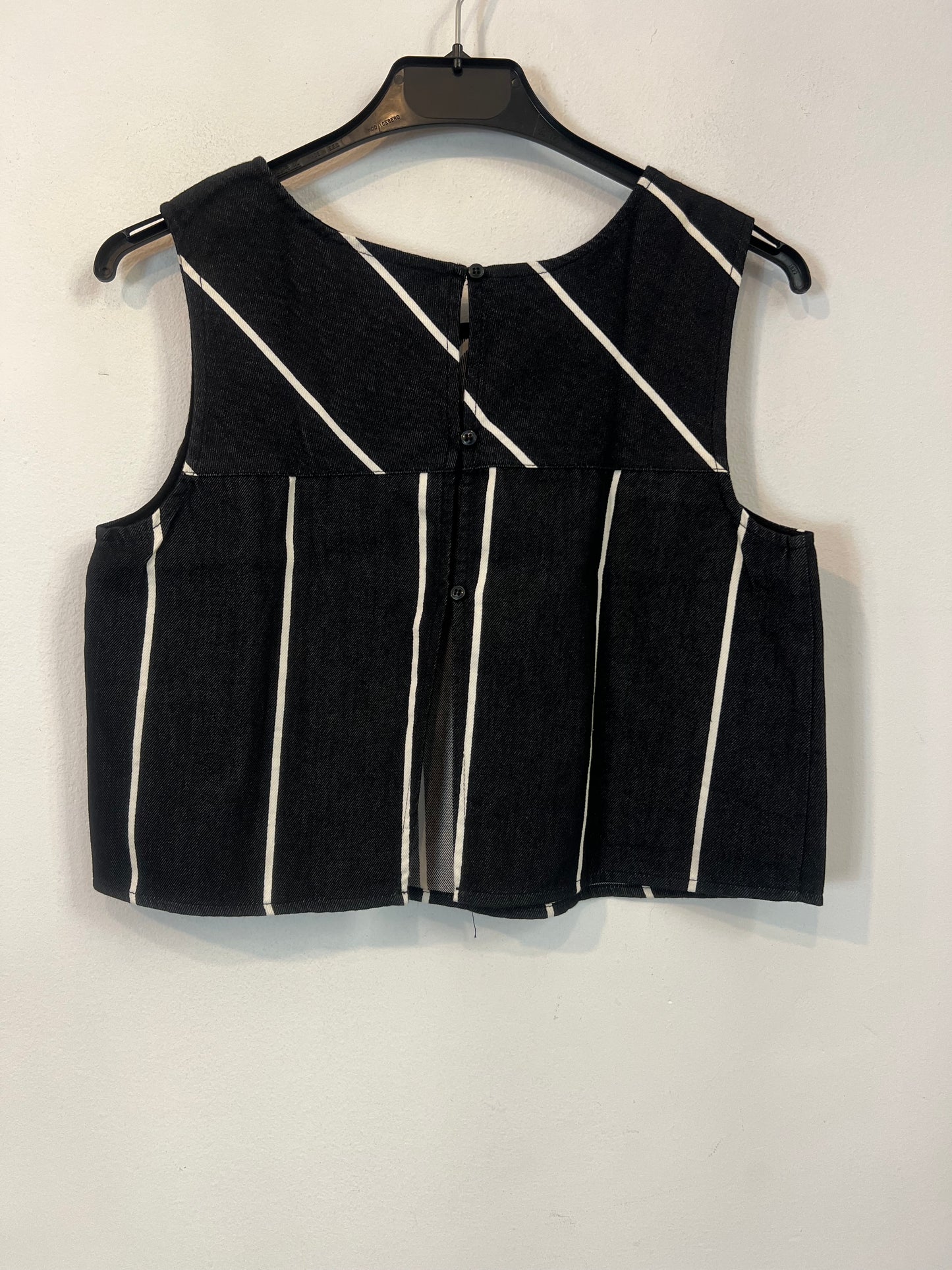 MANGO. Top negro rayas T.s