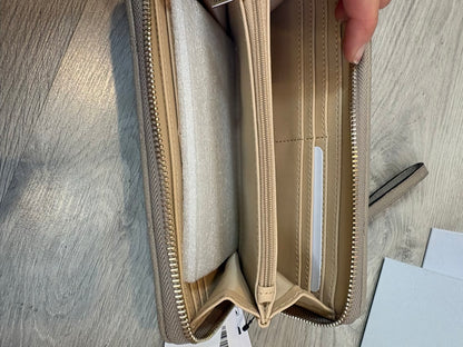 GUESS. Cartera beige logo