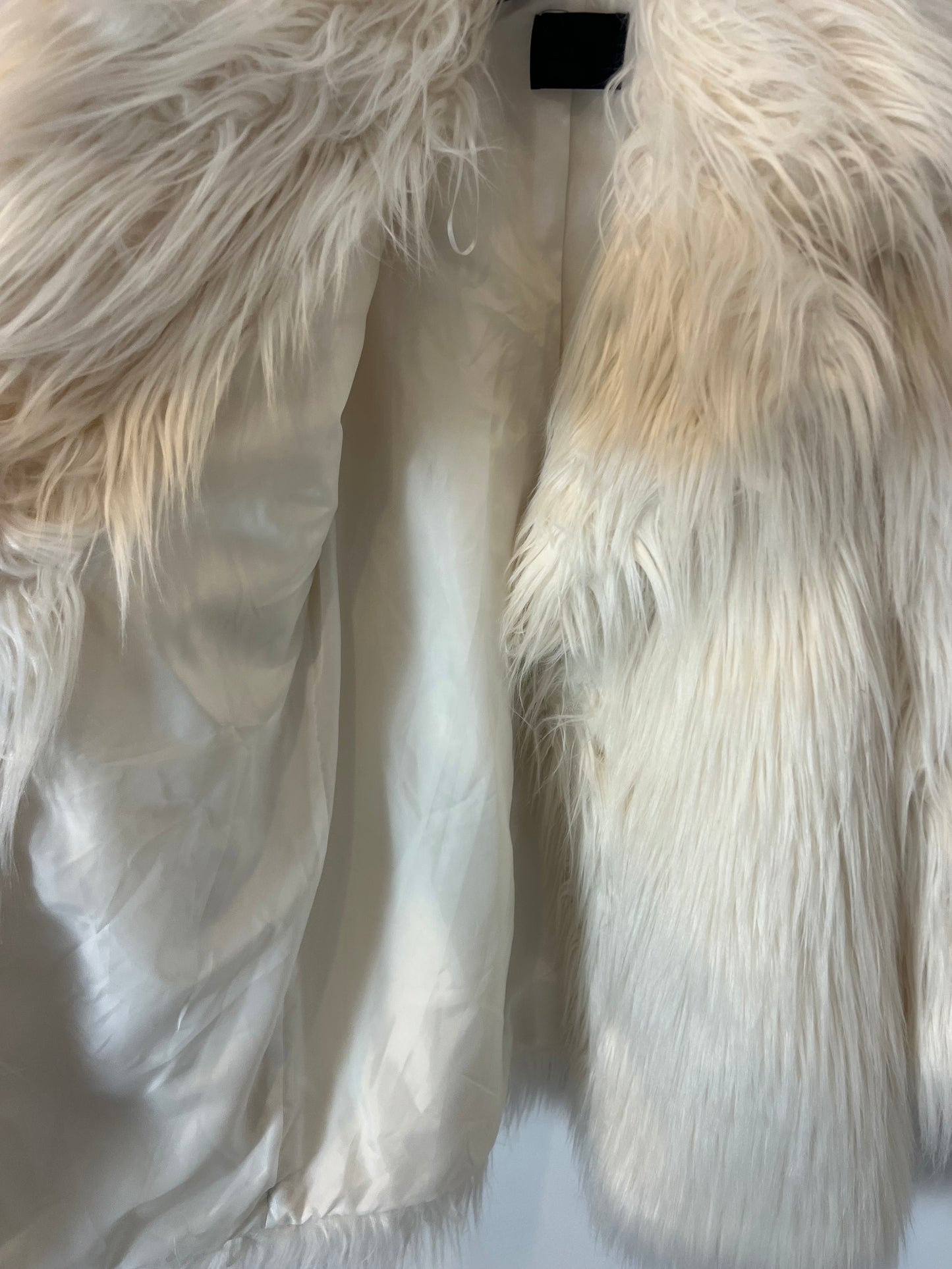 C&A. Abrigo pelo color crudo.  T S