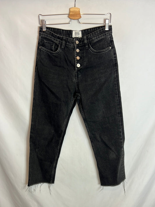 ZARA. Denim negro abotonado. T 36