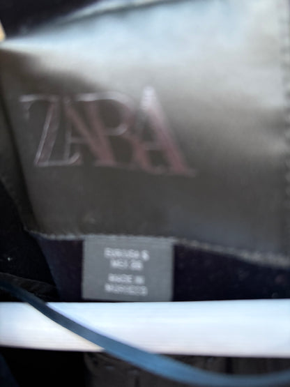 ZARA. Blazer terciopelo botones dorados