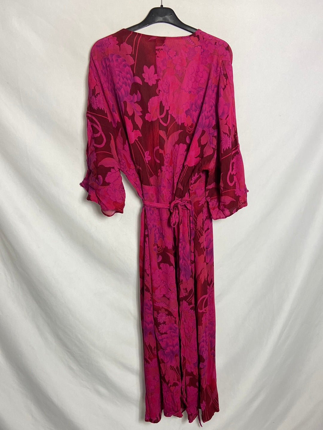 MANGO. Vestido flores rosas y rojas cruzado. T M