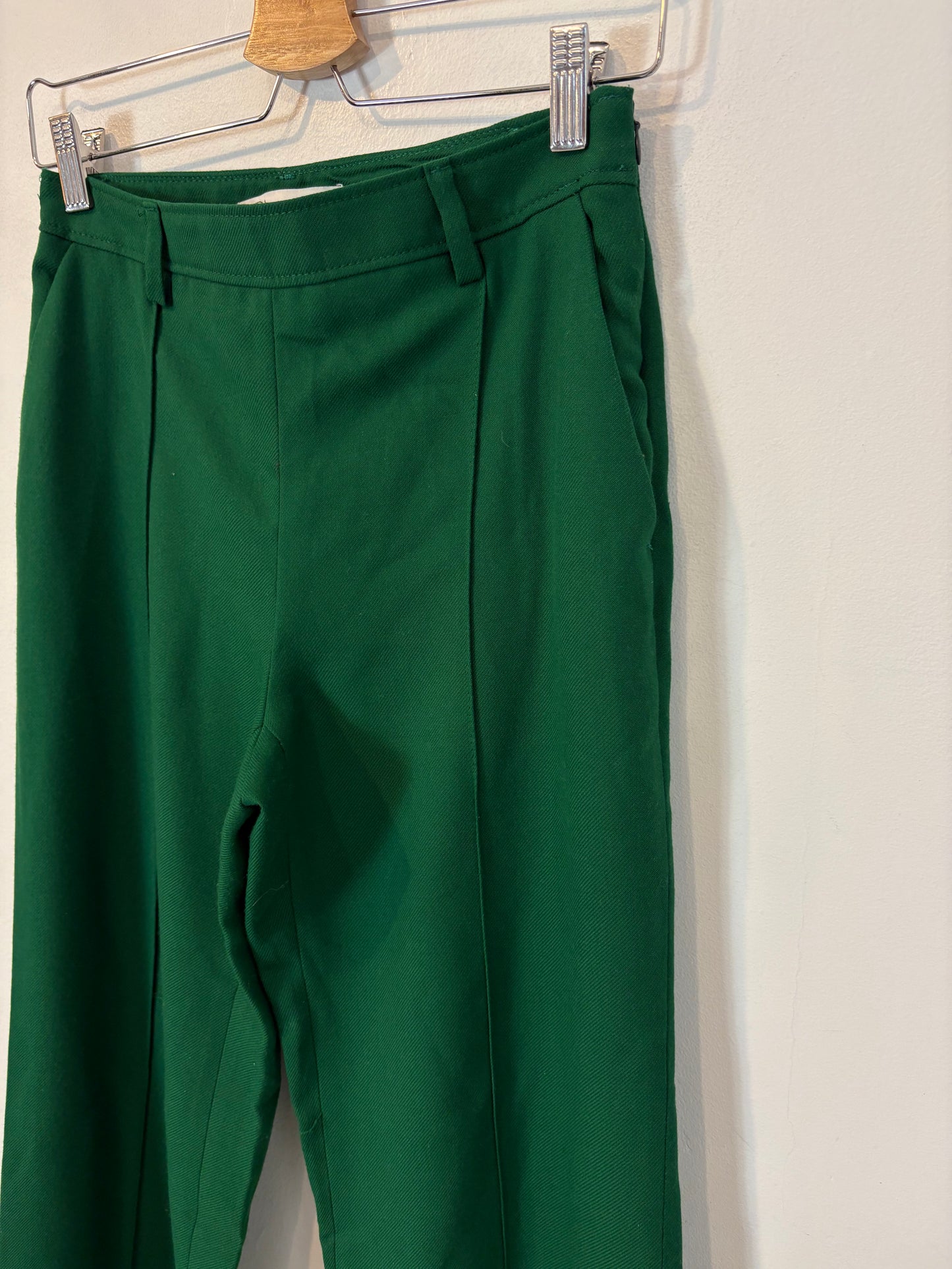 ZARA. Traje de chaqueta verde doble botonadura