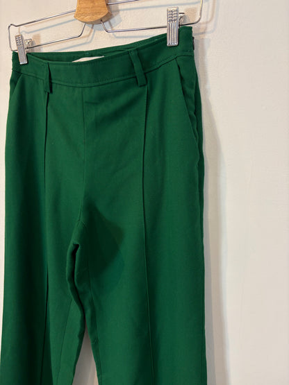 ZARA. Traje de chaqueta verde doble botonadura