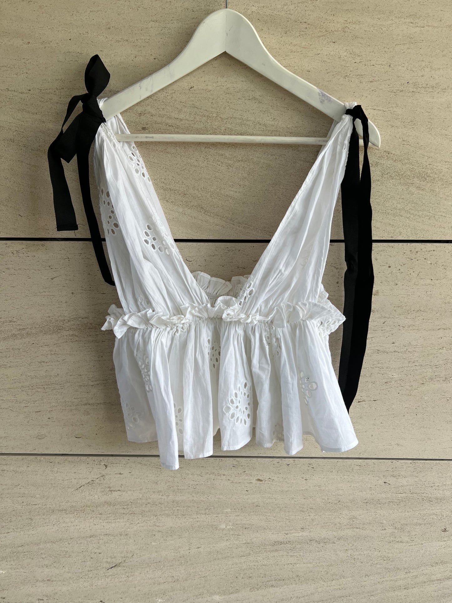 ZARA. White die-cut top TM