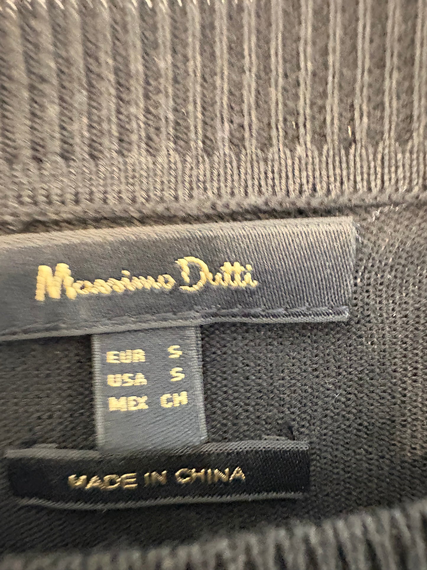 MASSIMO DUTTI. Jersey fino negro manga volante