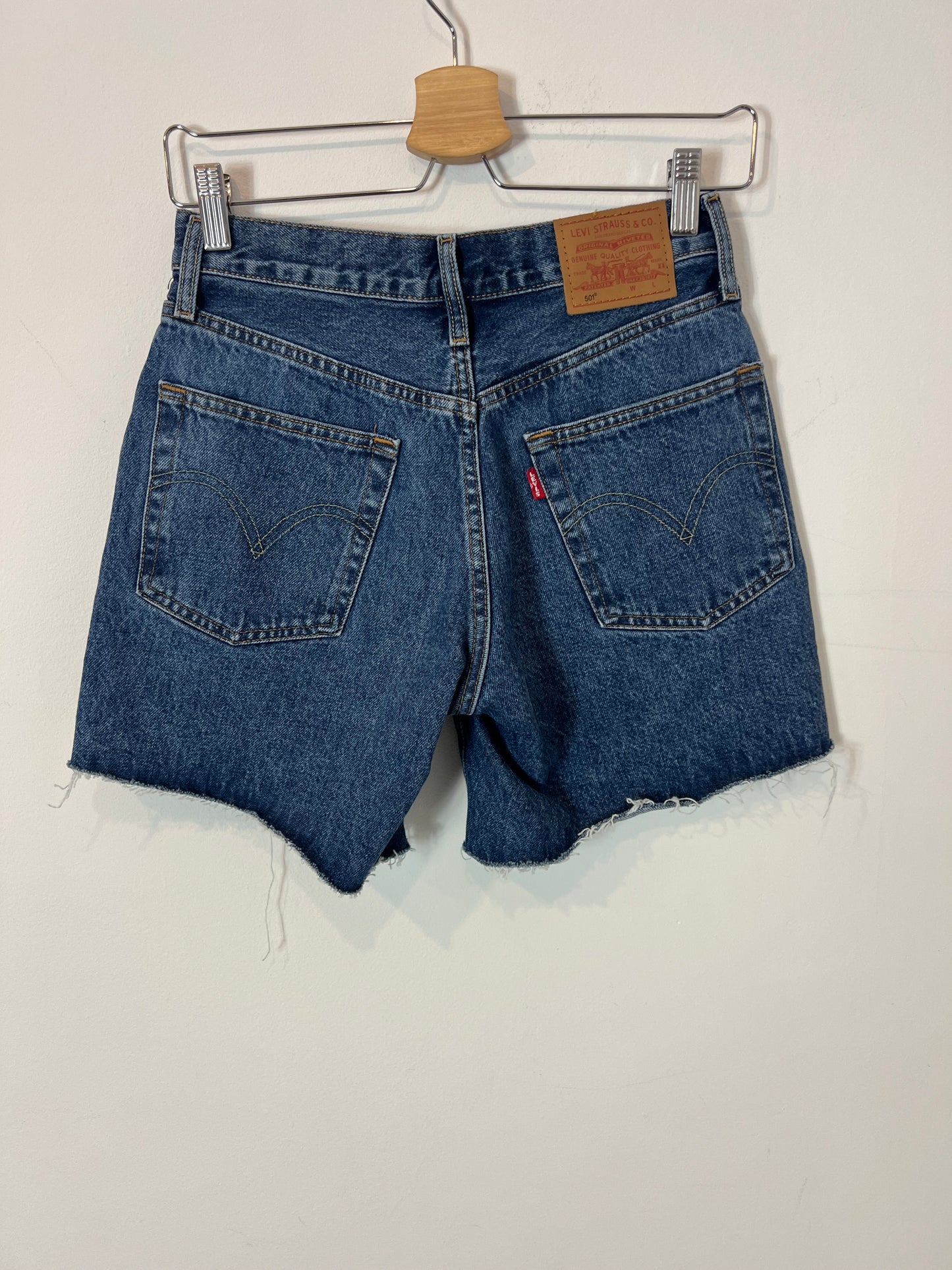 LEVI'S. Pantalón corto denim T.25(34/36)