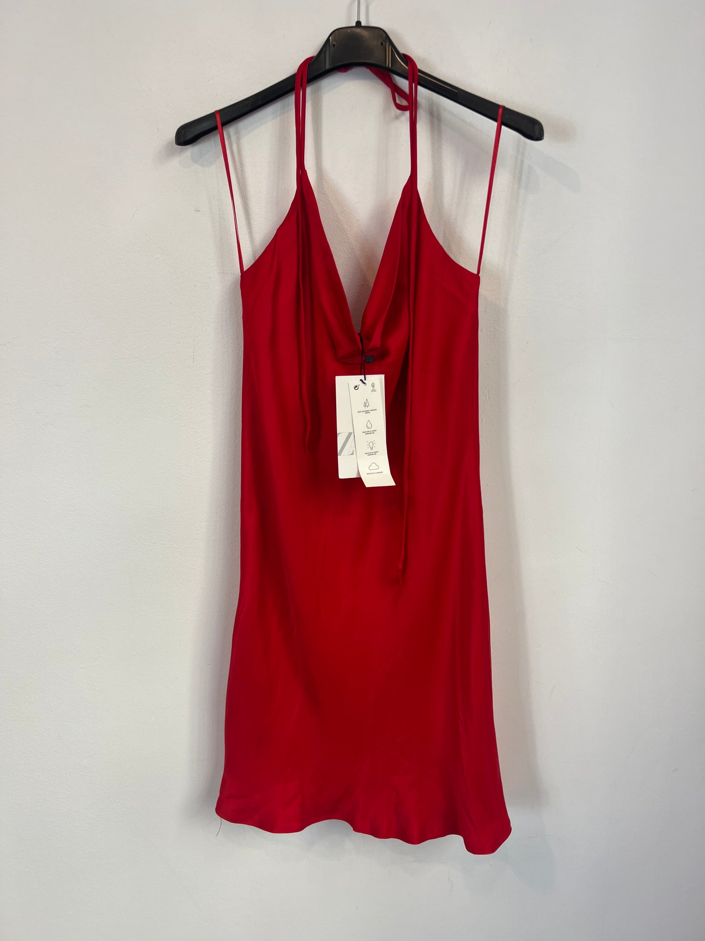 ZARA. vestido rojo satinado  T.s