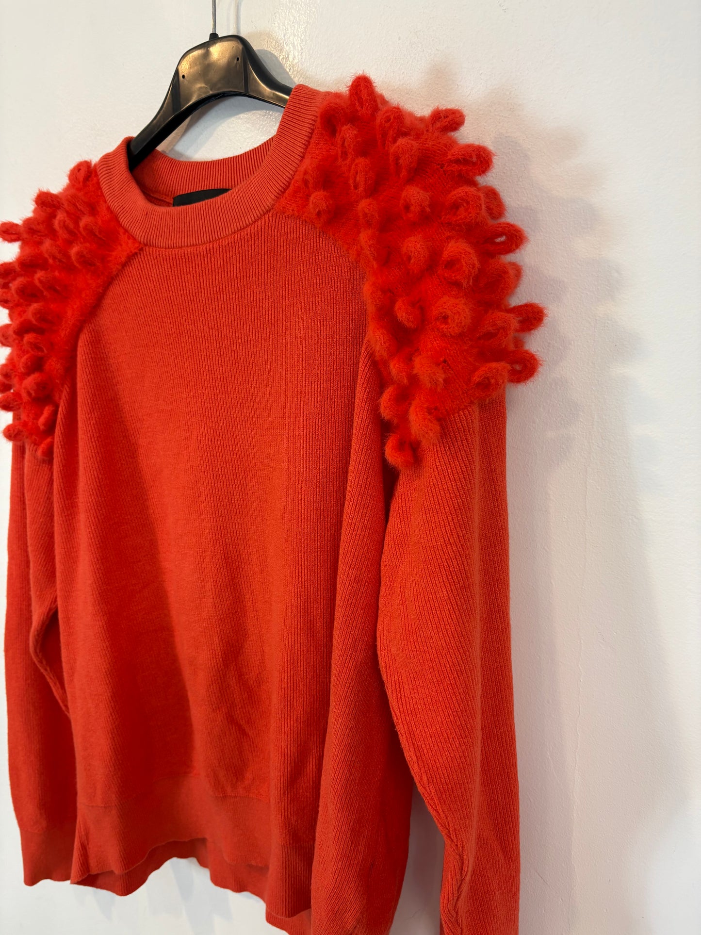 UTERQÜE. Jersey rojo detalle hombros