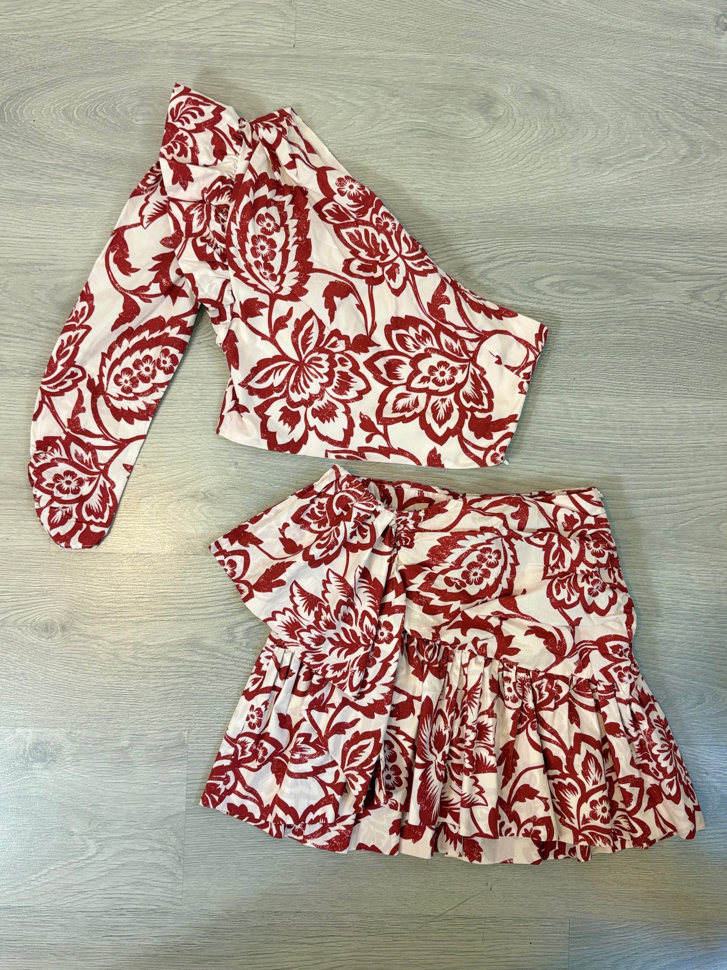 ZARA. Conjunto top y falda estampados