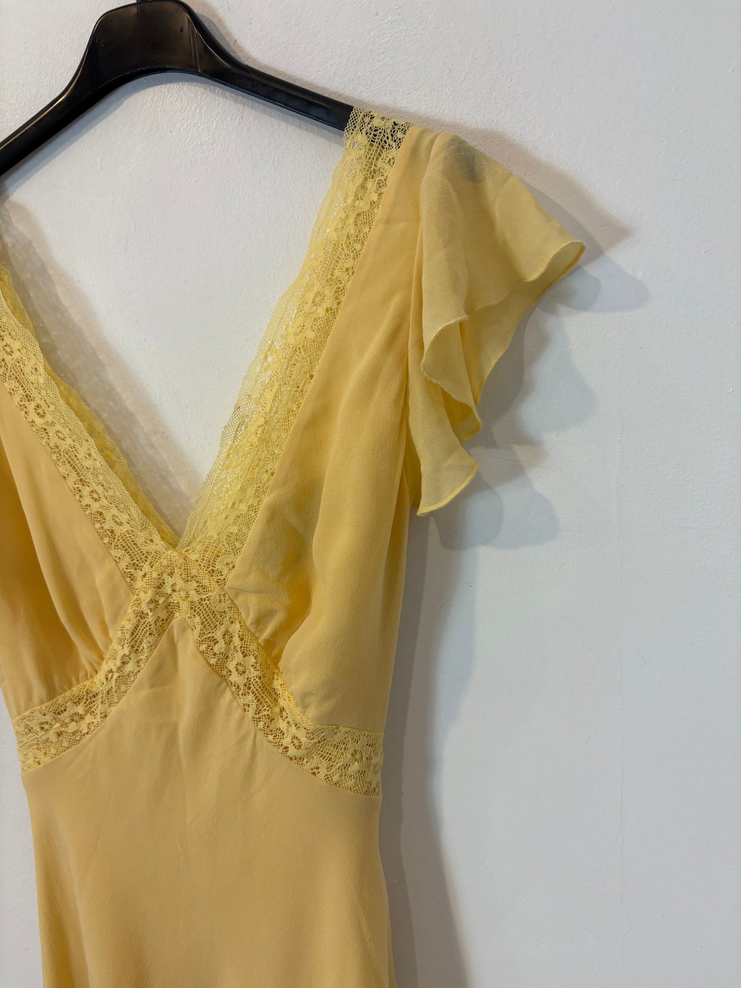 RÉALISATION. Vestido corto seda encajes. T M