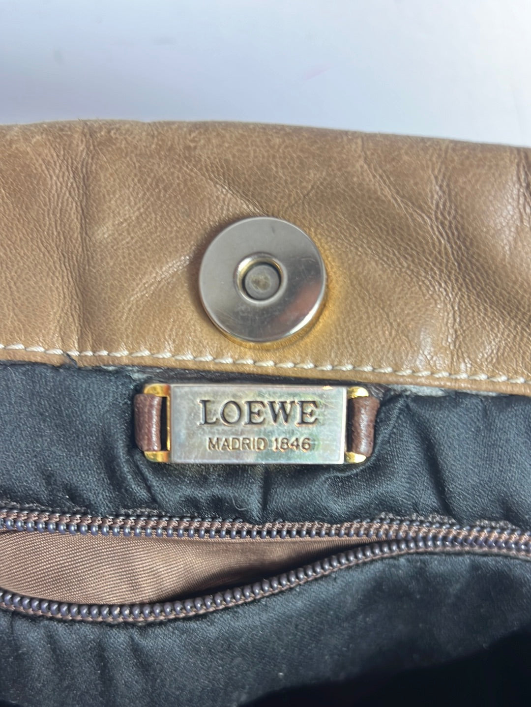 OTRAS. Bolso beige piel logo