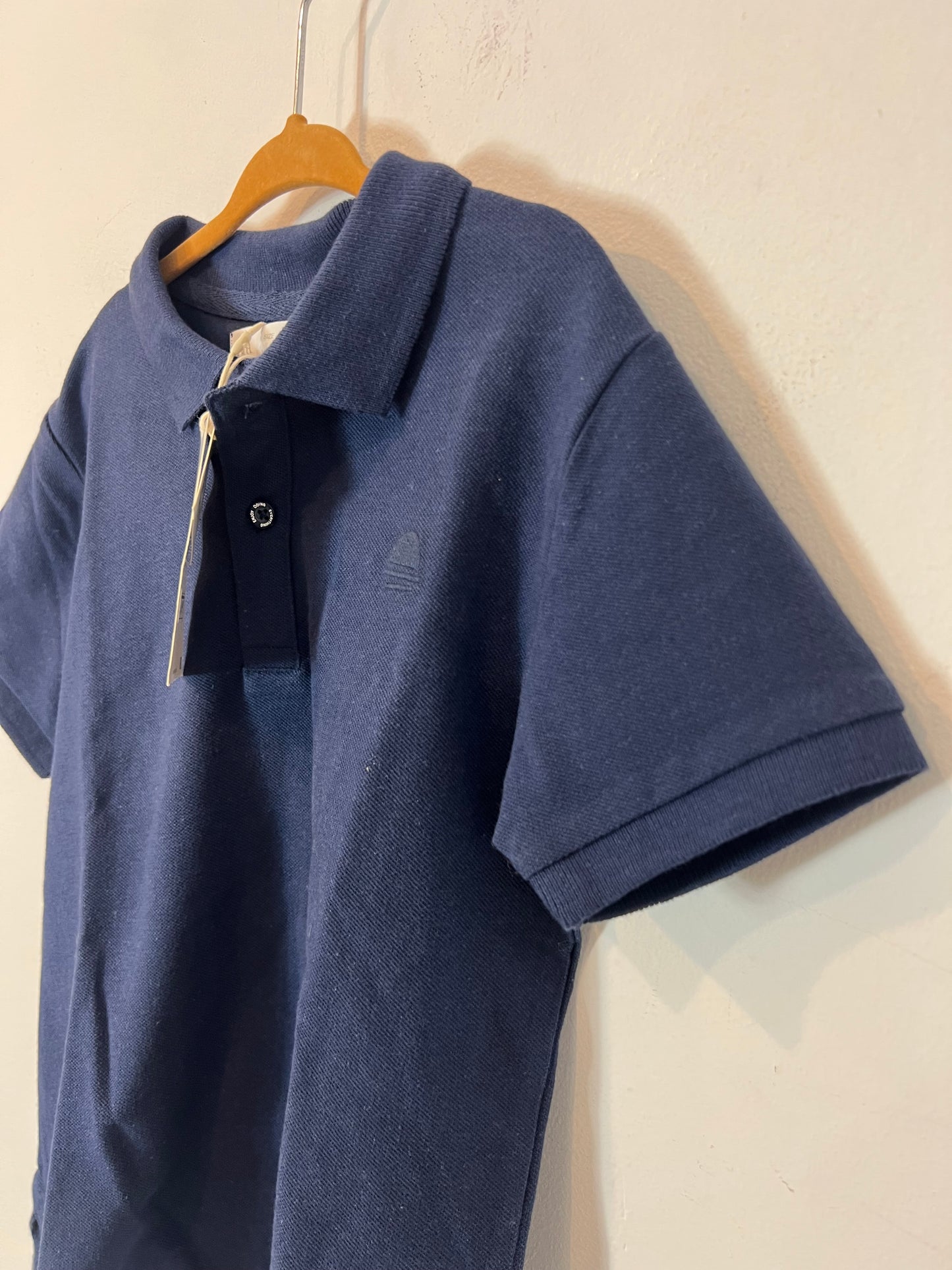 ZARA. Polo azul  niño. T 4-5 años