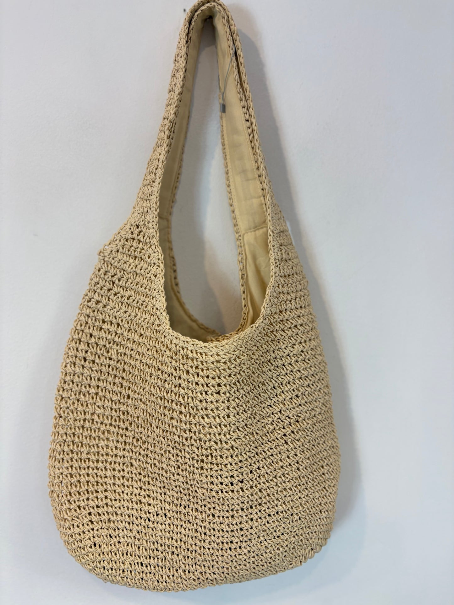 OTRAS. Bolso rafia hombro