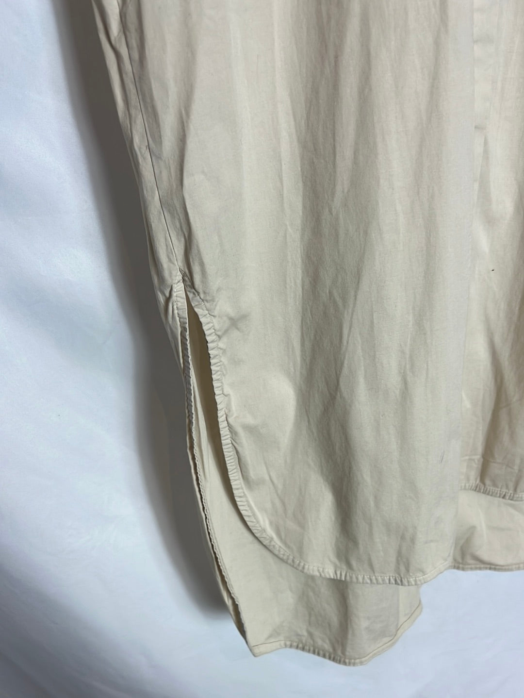 SHON MOTT. Camisa beige cuello mao. T 1(S)