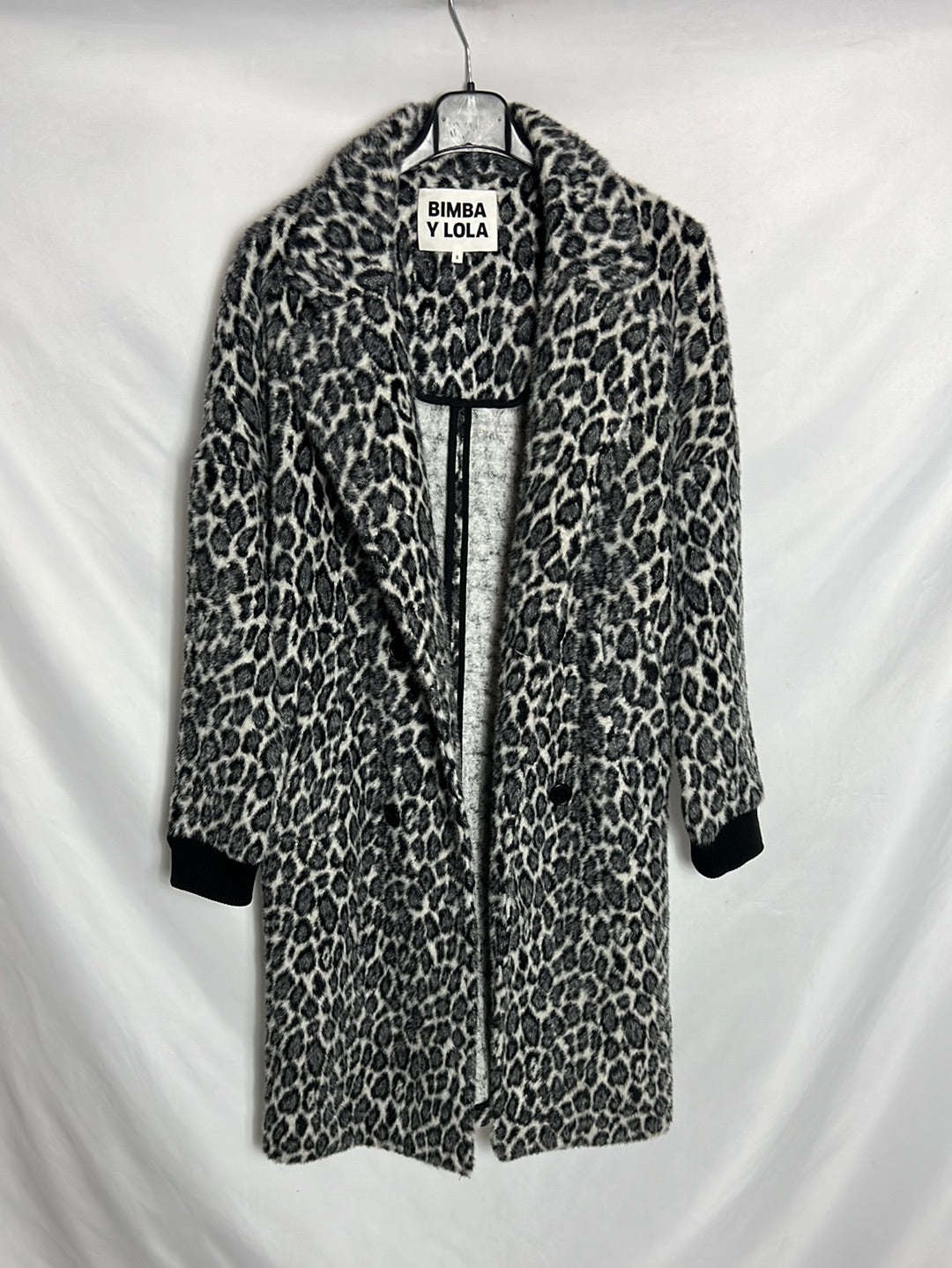 BIMBA Y LOLA. Abrigo textura animal print. TS